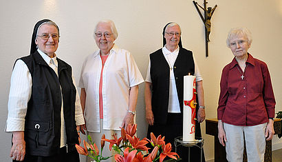 Schwester M. Ludgerie, Schwester M. Dorothee, Schwester M. Margret und Schwester M. Consilia (von links) nehmen im Oratorium die Fürbitten anderer Menschen in ihr Gebet auf. 
