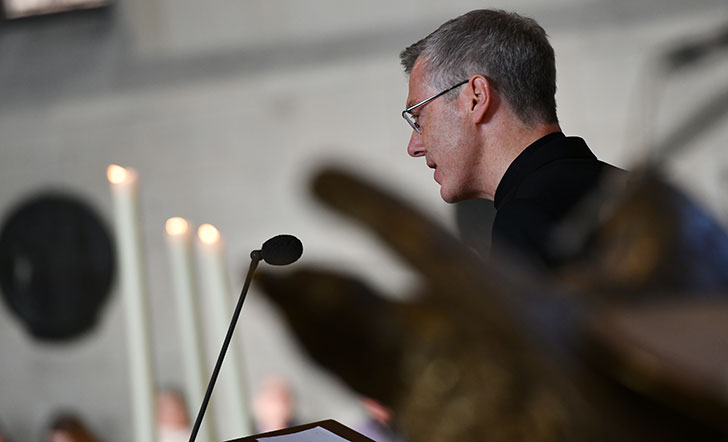 Bischof Dr. Heiner Wilmer SCJ bei seiner Rede im St.-Paulus-Dom Bischof Dr. Heiner Wilmer SCJ bei seiner Rede im St.-Paulus-Dom