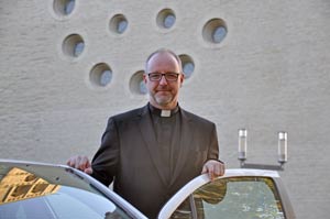 Dr. Jochen Reidegeld, stellvertretender Generalvikar im Bistum Münster, fährt privat ein Elektroauto.