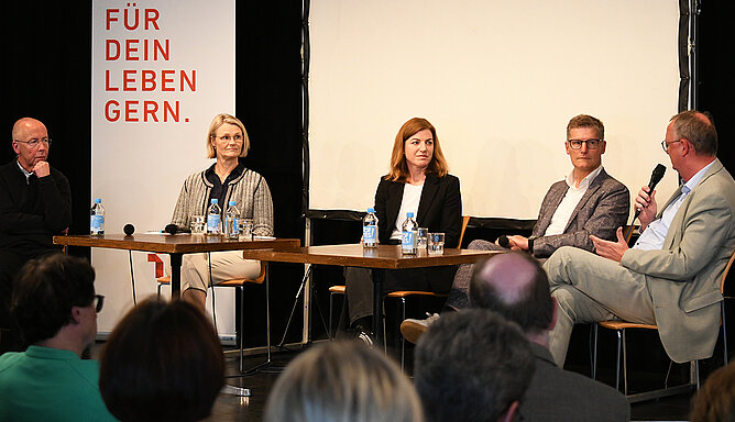Diskussionsrunde zum Thema Armut