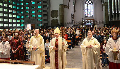 Bischof bei 125 Jahre Canisiussschule