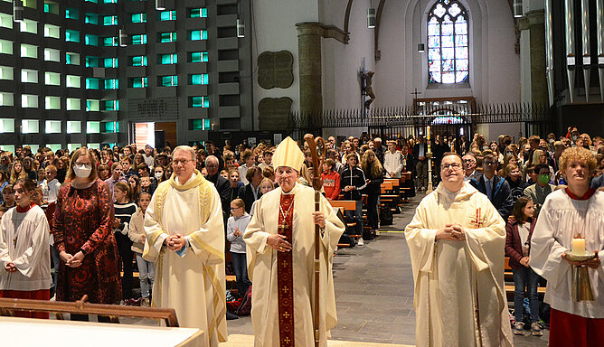 Bischof bei 125 Jahre Canisiussschule