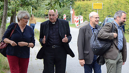 Bischof Felix Genn mit Verantwortlichen der Arche-Gemeinschaft