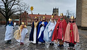 Die jungen Königinnen und Könige der Pfarrei Liebfrauen/Überwasser auf dem Domplatz in Münster. Die jungen Königinnen und Könige der Pfarrei Liebfrauen/Überwasser auf dem Domplatz in Münster.