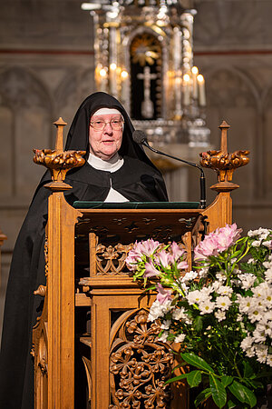 Schwester Ancilla Röttger, Äbtissin der Klarissen am Dom, sprach bei der ökumenischen Friedensvesper am Tag des Westfälischen Friedens. Schwester Ancilla Röttger, Äbtissin der Klarissen am Dom, sprach bei der ökumenischen Friedensvesper am Tag des Westfälischen Friedens.