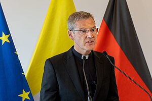 Bischof Dr. Heiner Wilmer SCJ Bischof Dr. Heiner Wilmer SCJ