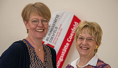 Nach 22 Jahren gibt Ulrike Wißmann (rechts) die Leitung der Familienbildungsstätte Coesfeld an Maria Strump weiter.