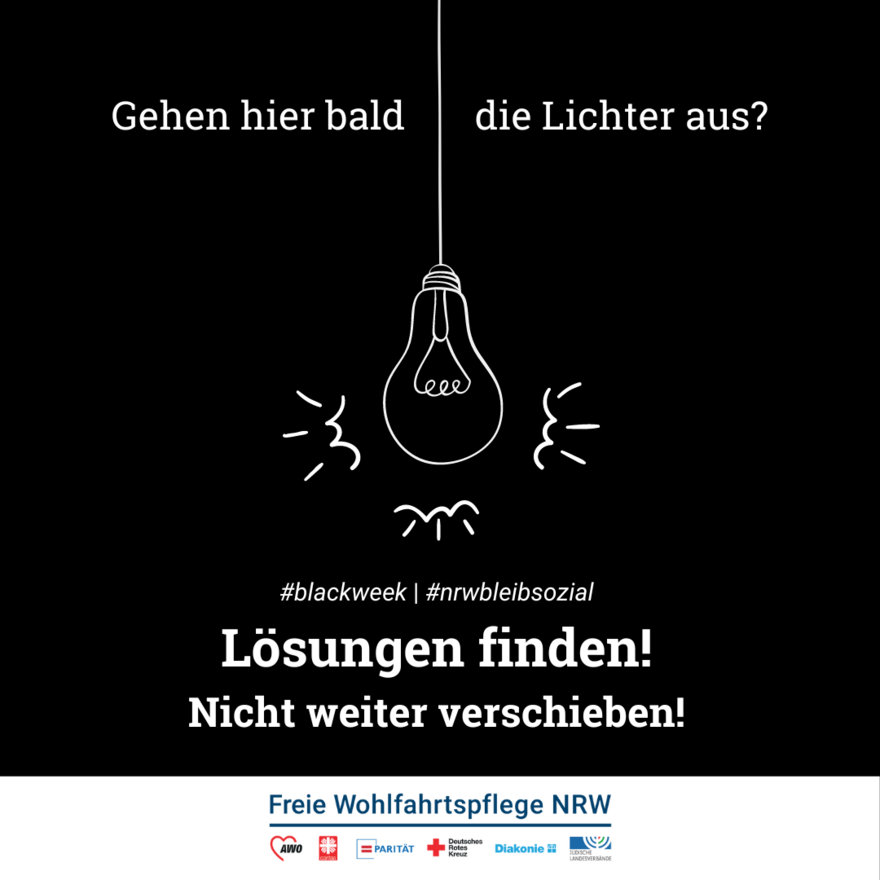 Protestplakat mit einer auf schwarzem Hintergrund skizzierten Glühbirne und der Freien Wohlfahrtspflege NRW mit der Aufschrift "Gehen hier bald die Lichter aus? Lösungen finden! Nicht weiter verschieben!"