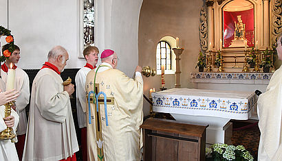 Bischof Genn in Wallfahrtskapelle