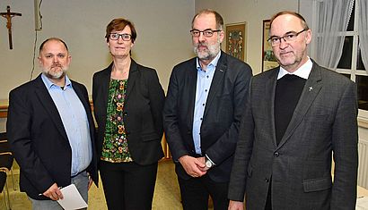 Moderiert von André Fritz stellten sich Ria Jansenberger, Peter Frings und Rolf Lohmann (von links) den Fragen der Menschen in Moers. 