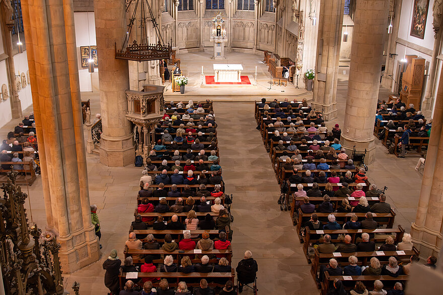 Mehrere hundert Menschen nahmen an der ökumenischen Friedensvesper in der St.-Lamberti-Kirche teil. Mehrere hundert Menschen nahmen an der ökumenischen Friedensvesper in der St.-Lamberti-Kirche teil.