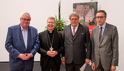 Sprachen über Digitalisierung, Künstliche Intelligenz und gesellschaftliche Verantwortung, moderiert von LVHS-Direktor Michael Gennert (rechts): Klemens Kindermann, Weihbischof Dr. Stefan Zekorn und Dr. Reinhard Zinkann (von links). 