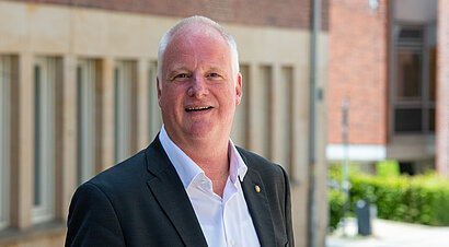 Auf dem Bild ist Pfarrer Ulrich Messing zu sehen.