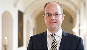 Dr. Alexander Schmitt Dr. Alexander Schmitt