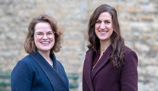 Lena Höckerschmidt (links) und Jasmin Laudano von der Jugendkirche Münster bieten eine Firmvorbereitung für junge Erwachsene an. 