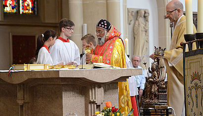 Kardinal Baselios Cleemis feiert Gottesdienst in der St.-Marien-Kirche.