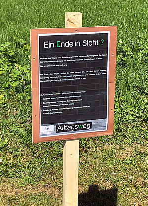 Abschlusstafel eines Alltagswegs Abschlusstafel eines Alltagswegs