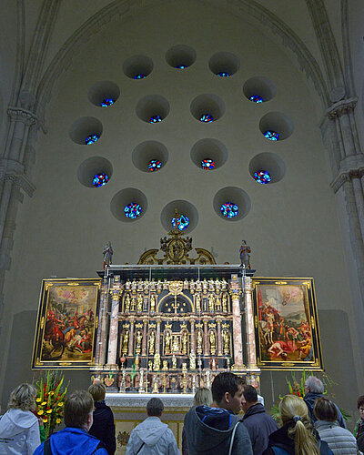 Der Paulusaltar im Westchor des Domes. 