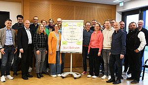 Die 21 Koordinatorinnen und Koordinatoren haben gemeinsam mit dem Geschäftsführer des Prozesses zur Entwicklung pastoraler Strukturen, Daniel Gewand, eine Halbzeitbilanz gezogen.