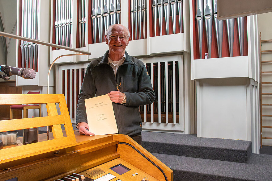 Bernhard Ratermann (67) aus Warendorf hat seine Ausbildung zum nebenberuflichen C-Kirchenmusiker beim Bistum Münster vor 50 Jahren abgeschlossen.