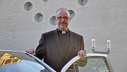 Dr. Jochen Reidegeld, stellvertretender Generalvikar im Bistum Münster, fährt privat ein Elektroauto. 