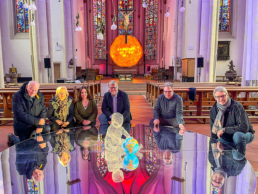 Im Mittelpunkt der Kunstinstallation steht das bekannte Adventslied „Maria durch ein Dornwald ging“.