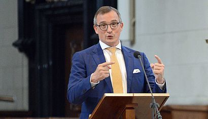 Dr. Andreas Rödder spricht bei seinem Vortrag im St.-Paulus-Dom.