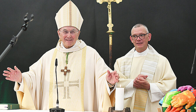 Bischof Genn beim Festgottesdienst