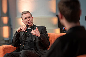Weihbischof Dr. Stefan Zekorn im Gespräch mit dem Moderator.