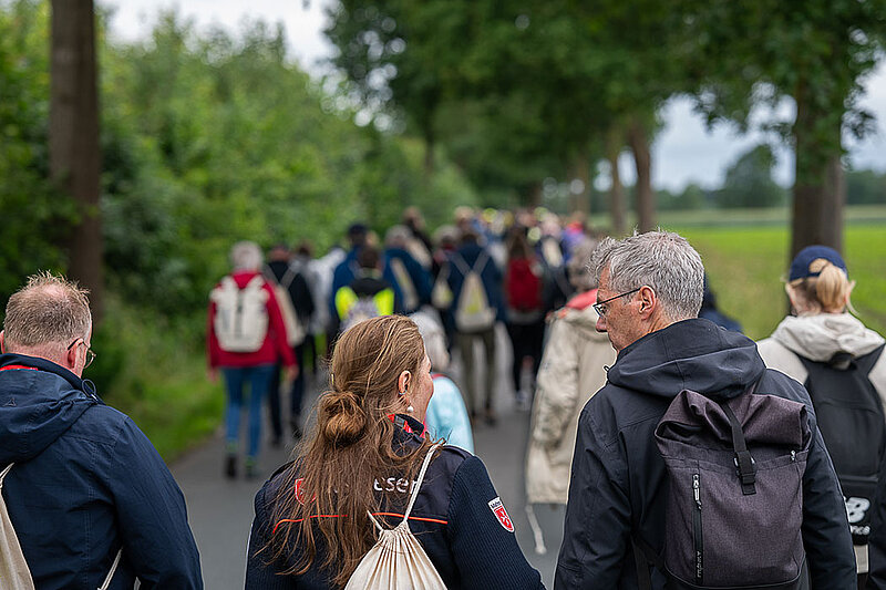 Bischof Wilmer im Gespräch: „Vor allem ganz viel zuhören“ wollte Dr. Heiner Wilmer, der künftige Bischof von Münster, auf seinem Pilgerweg. 
