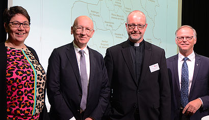 Stellten die Vorschläge für die pastoralen Räume im Kreisdekanat Steinfurt mit vor (von links): Stephanie Heckenkamp-Grohs, Ulrich Hörsting, Kreisdechant Dr. Jochen Reidegeld und Generalvikar Dr. Klaus Winterkamp. 