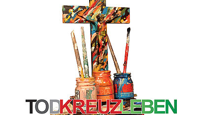 Das Plakat der Ausstellung zeigt ein bunt bemaltes Kreuz sowie den Titel der Ausstellung TodKreuzLeben.