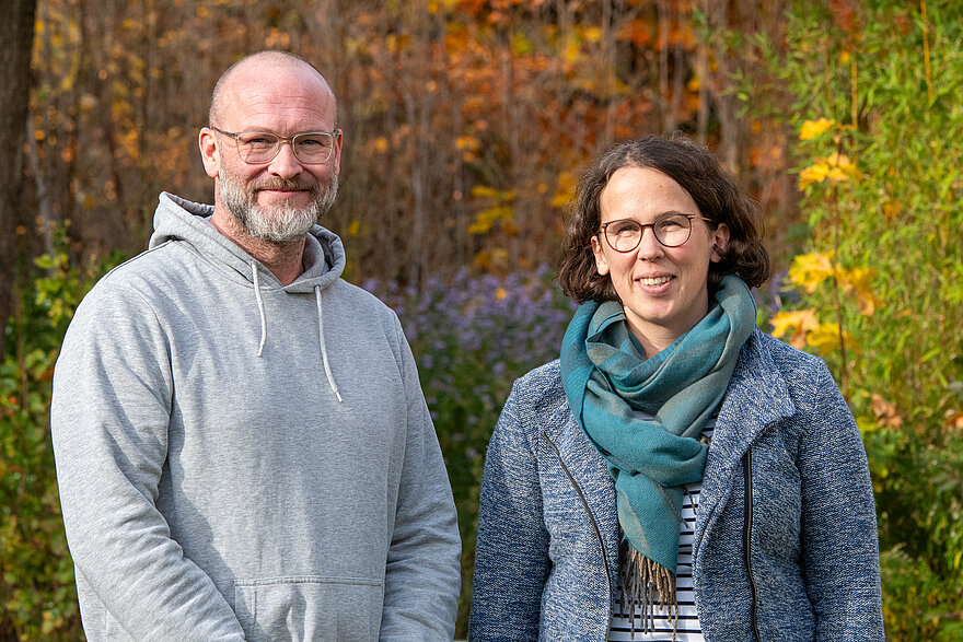 Porträtbild von Ruth Kubina und ihrem Kollegen Peter Pattmöller 