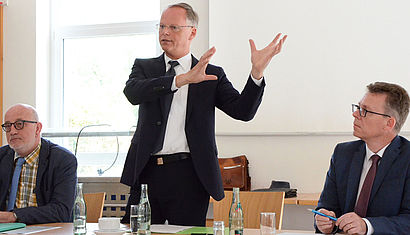 Karl Render (von links), Dr. Klaus Winterkamp und Frank Vormweg