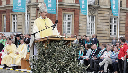 Bischof Dr. Felix Genn predigt