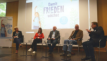 Über das Thema „Frieden und Versöhnung“ diskutierten (von links): Moderatorin Prof. Dr. Regina Elsner (Ökumenisches Institut der Universität Münster), Emine Frljak (Youth for Peace, Sarajevo), Prof. Dr. Oleh Turiy (Kirchenhistoriker, Lviv), Ruprecht Polenz (Deutsche Gesellschaft für Osteuropakunde) und Dr. Jörg Lüer (Deutsche Kommission Justitia et Pax)