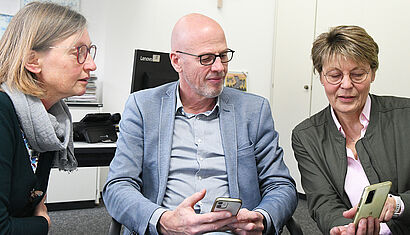 Hildegard Clancett (links) Meinolf Dörhoff und Ruth Janning