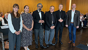 Gemeinsam gestalteten sie einen Abend über die Möglichkeiten und Voraussetzungen des interreligiösen Dialogs in Syrien (von links): Josefine Wahle, Marie Maaz, Milad Karimi, Jacques Mourad, Stefan Zekorn und Christian Müller. 