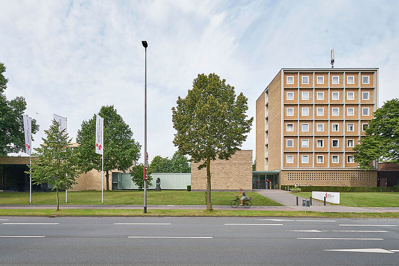 Ansicht der Akademie Franz Hitze Haus von der gegenüberliegenden Straßenseite