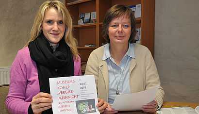 Andrea Lammerskitten, hauptamtliche Koordinatorin beim Hospizverein Ibbenbüren, und Margret Esch von der Familienbildungsstätte (v.l.)