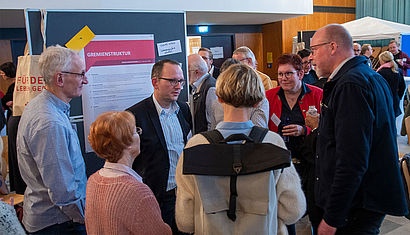 Zwischenhearing – einem Informations- und Austauschtag – im Prozess zur Entwicklung pastoraler Strukturen in der Aula der Marienschule. 