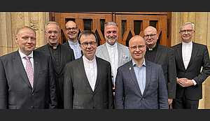 Ihr silbernes Weihejubiläum feierten sieben Priester aus dem Bistum Münster mit Diözesanadministrator Dr. Antonius Hamers (v.l.n.r. Pfarrer David Formella, Pfarrer Michael Eiden, Pfarrer Arndt Thielen, Pfarrer Andreas Hagemann, Pfarrer Norbert Weßel, Dechant Bertholt Kerkhoff, Pfarrer Matthias Wiemeler und Dr. Antonius Hamers)
