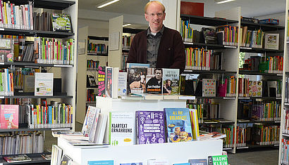 Michael Schürmann in der Bücherei St. Georg in Vreden