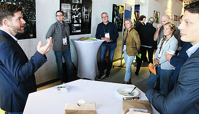 In Foren stellten Mitarbeitende aus Caritas-Diensten wie hier Gerrit Hermanns aus Geldern ihre Digitalprojekte vor