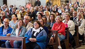 Viele Menschen bei Infoveranstaltung im Dom Viele Menschen bei Infoveranstaltung im Dom