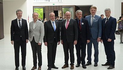 Gruppenbild der Verantwortlichen der Friedensausstellung