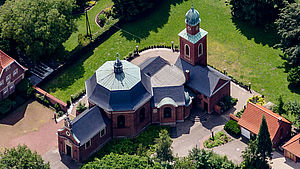 Luftbild der Dyckburg-Kirche