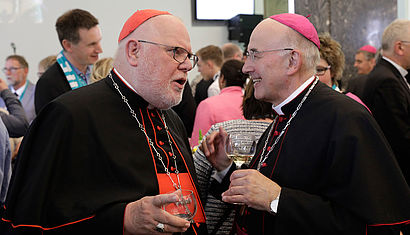Sie zogen ein positives Fazit des 101. Deutschen Katholikentages: Der Vorsitzende der Deutschen Bischofskonferenz, Reinhard Kardinal Marx und Münsters Bischof Felix Genn (von links) beim abschließenden Empfang des Bistums Münster.