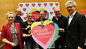 Nadine Heselhaus, Sebastian Koppers, Sylvia Rietenberg, Pia Stapel, Dr. Ekkehard Grützner und Dr. Stefan Nacke. Nadine Heselhaus, Sebastian Koppers, Sylvia Rietenberg, Pia Stapel, Dr. Ekkehard Grützner und Dr. Stefan Nacke.