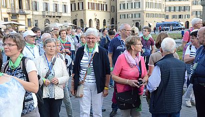 Unter den 317 Pilgern sind 153 Jugendliche, von denen sich ein Großteil am Sonntagabend in Assisi firmen lassen wird.